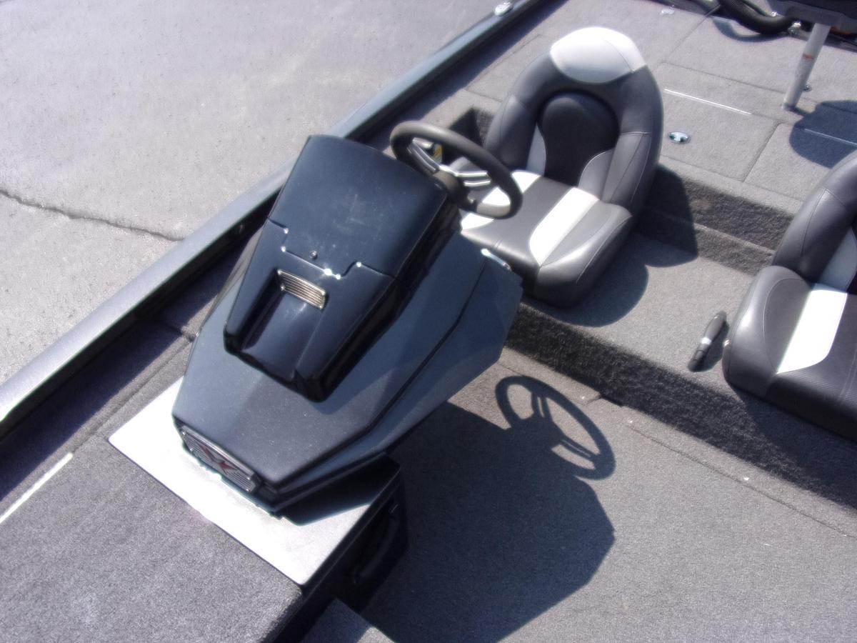 Used 2021 Vexus AVX 189 C with Mercury 115 Pro XS 4-stroke