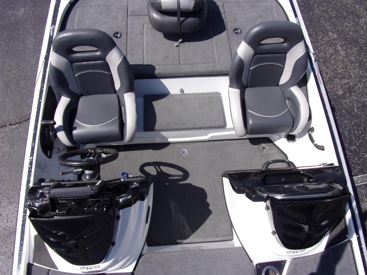 Used 2017 Nitro Z 18 DUAL CONSOLE with low hour MERCURY 150 4-stroke