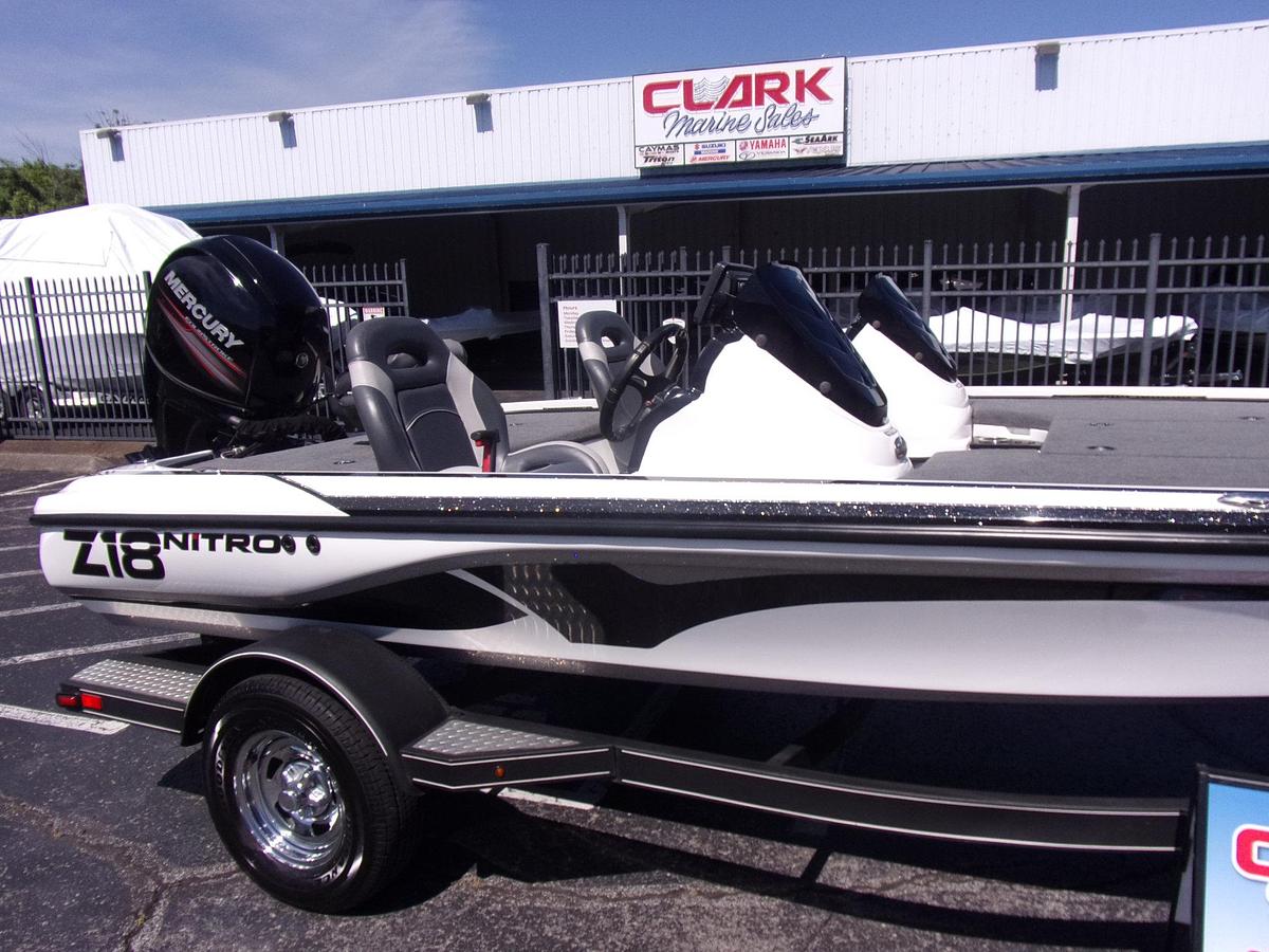 Used 2017 Nitro Z 18 DUAL CONSOLE with low hour MERCURY 150 4-stroke