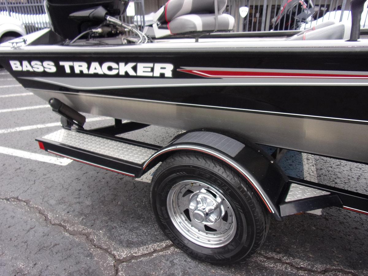 Used 2004 Tracker 185 PT with 2021 Mercury 115 4-stroke with 11 hours!