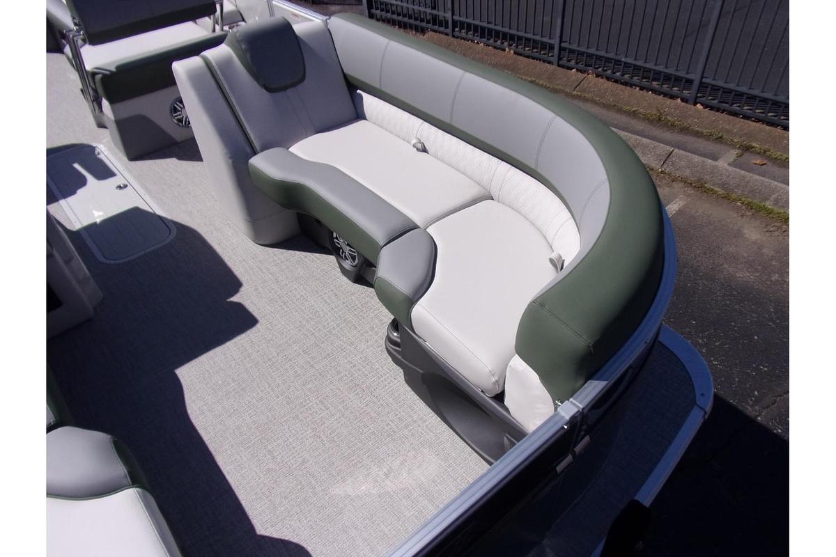 2025 Avalon Catalina 23' Quad Lounger Shift triple log with a Mercury 250 Pro XS