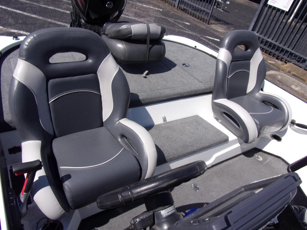 Used 2017 Nitro Z 18 DUAL CONSOLE with low hour MERCURY 150 4-stroke