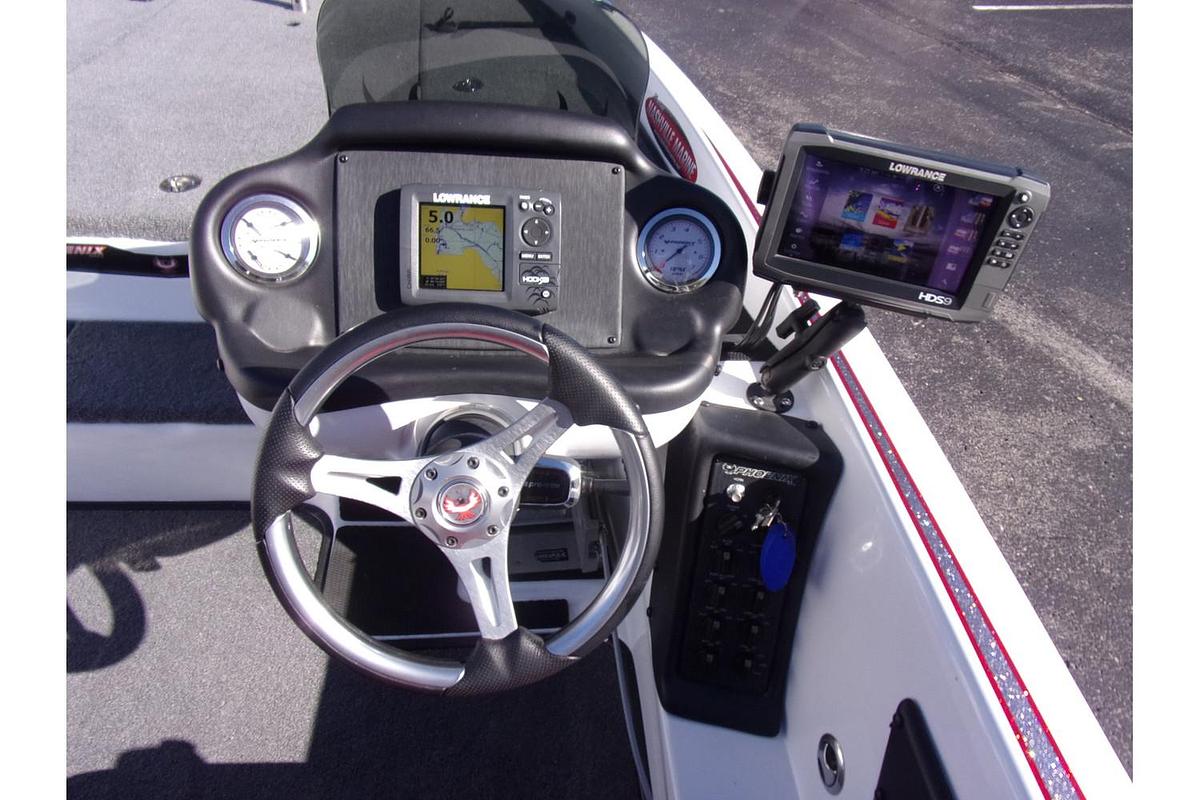 Used 2018 Phoenix Boats 618 Pro - like new with only 20 hours!