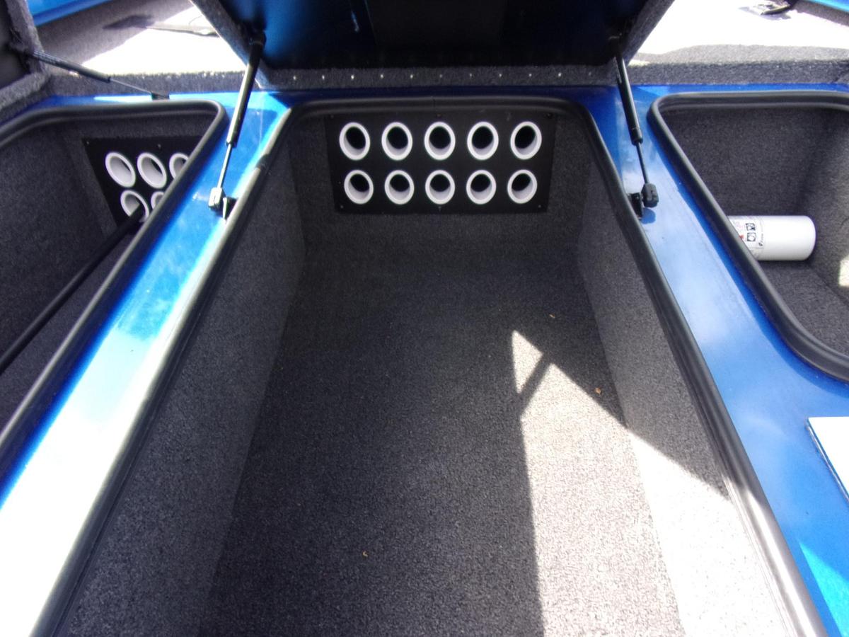 Used 2020 Vexus AVX 2080 with Mercury 200 L Pro XS 4-stroke with only 130 hours