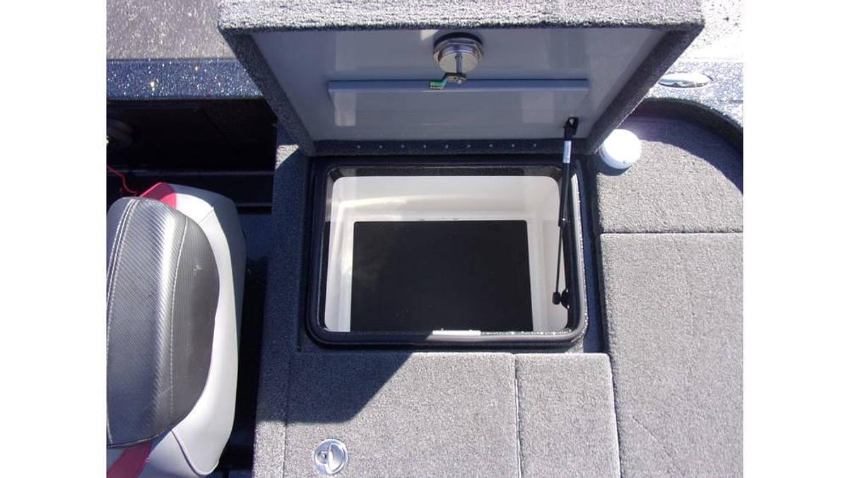 Caymas NEW 2023 CX 19 with a Mercury 225 Pro XS