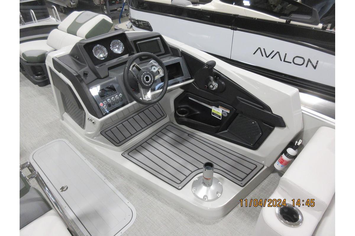 2025 Avalon Catalina 23' Quad Lounger Shift triple log with a Mercury 250 Pro XS