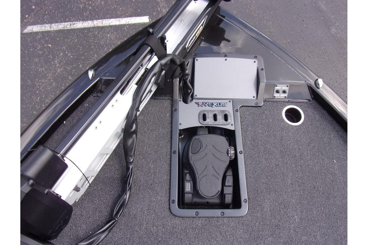 2026 Vexus AVX 2100 Blackout