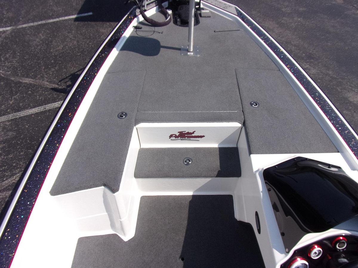 Used 2017 Bullet 20 XRD - with Spot Lock, turret pole, 3 units, Livescope and more