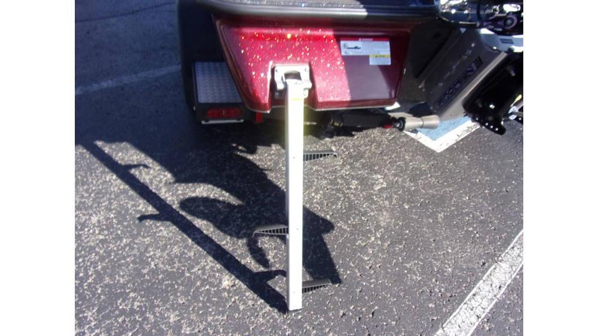 Caymas NEW 2023 CX 19 with a Mercury 225 Pro XS