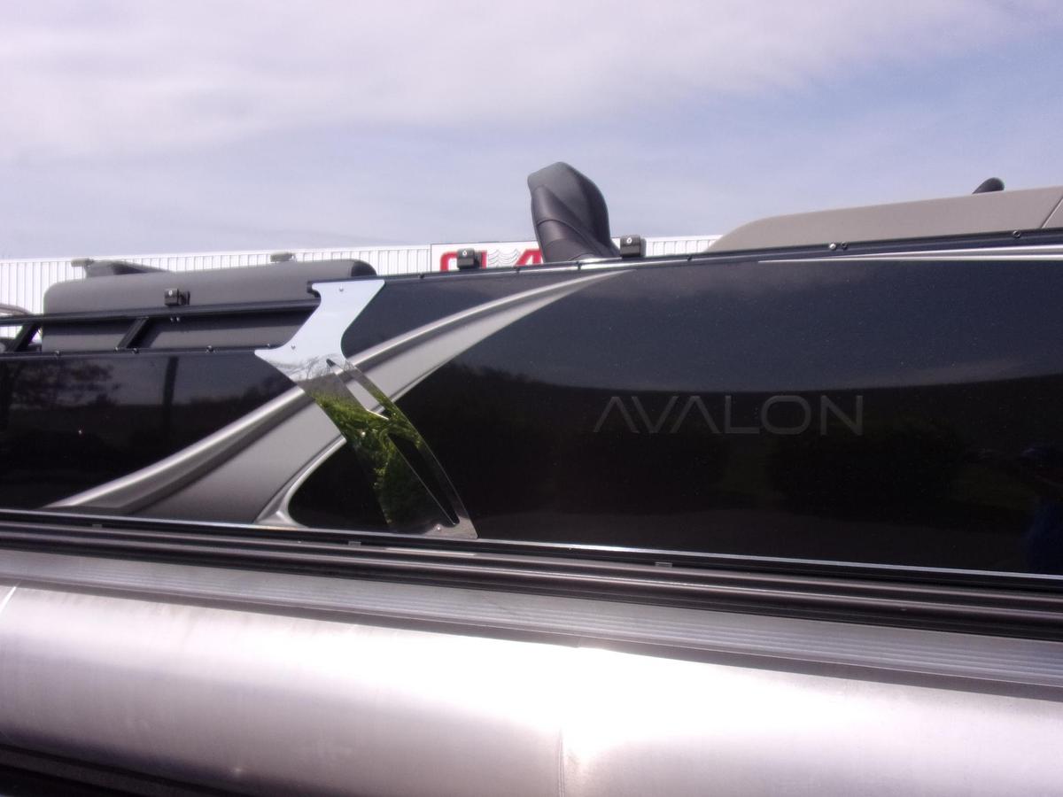 2026 Avalon 23 LSZ Quad Lounger Shift triple log with Suzuki DF 250 SS 4-stroke