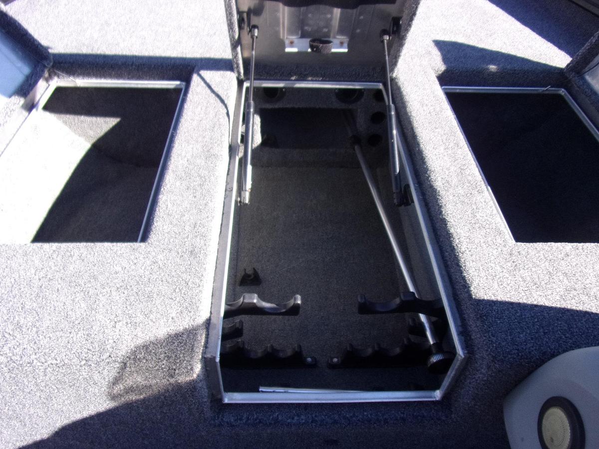 Used 2017 Tracker 175 TXW with Mercury 75 4-stroke, brand new carpet, Garmin 93 SV and Power Pole