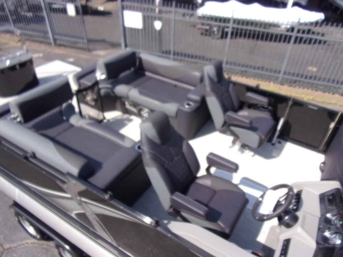 2026 Avalon 23 LSZ Quad Lounger Shift triple log with Suzuki DF 250 SS 4-stroke