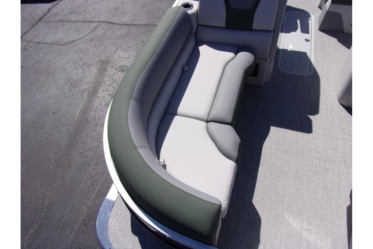 2025 Avalon Catalina 23' Quad Lounger Shift triple log with a Mercury 250 Pro XS
