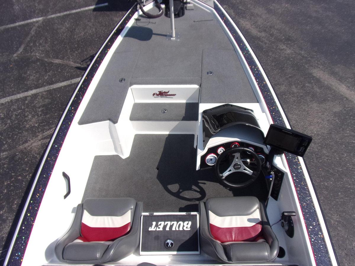 Used 2017 Bullet 20 XRD - with Spot Lock, turret pole, 3 units, Livescope and more
