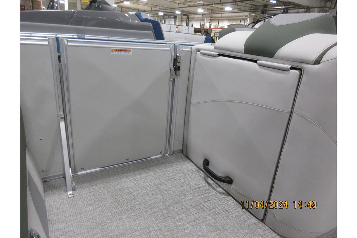 2025 Avalon Catalina 23' Quad Lounger Shift triple log with a Mercury 250 Pro XS