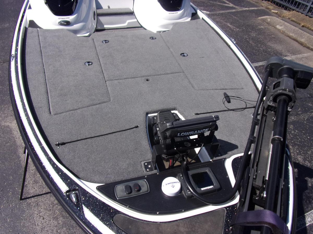 Used 2017 Nitro Z 18 DUAL CONSOLE with low hour MERCURY 150 4-stroke