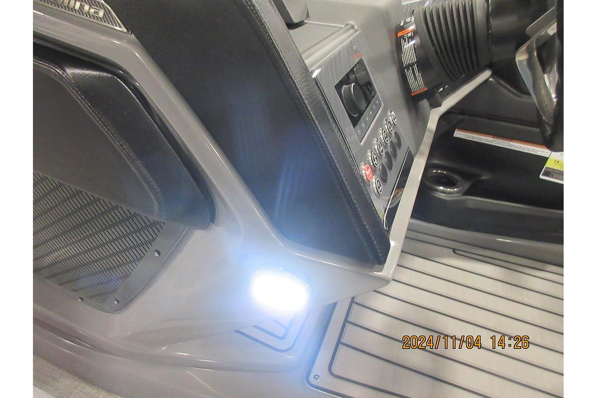 2025 Avalon Catalina 23' Quad Lounger triple log with Suzuki 250