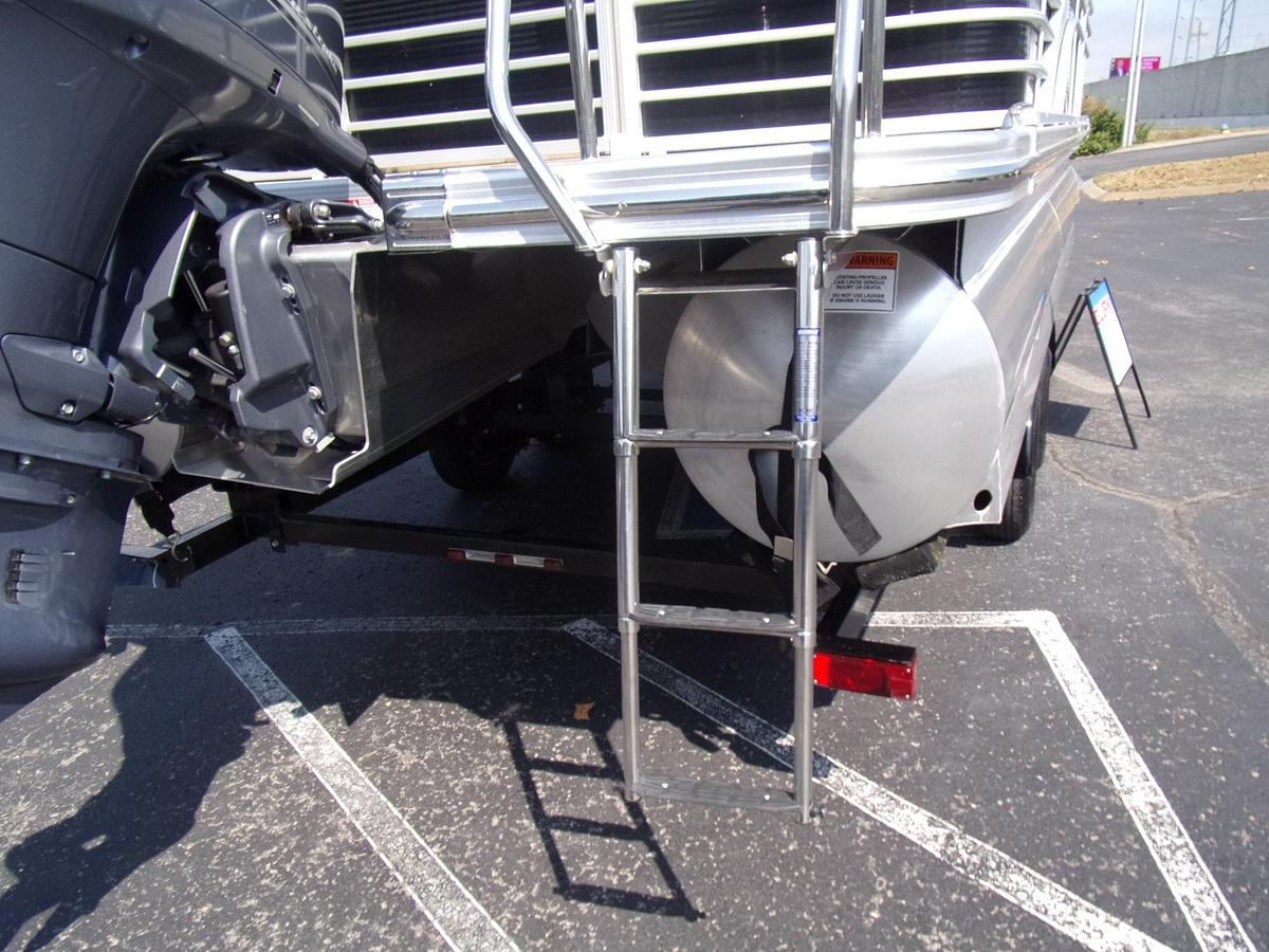 Used 2015 Bennington G 22 Triple Log with Yamaha 150 4-stroke