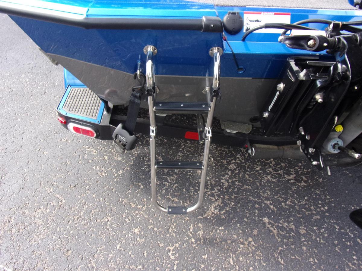 Used 2020 Vexus AVX 2080 with Mercury 200 L Pro XS 4-stroke with only 130 hours