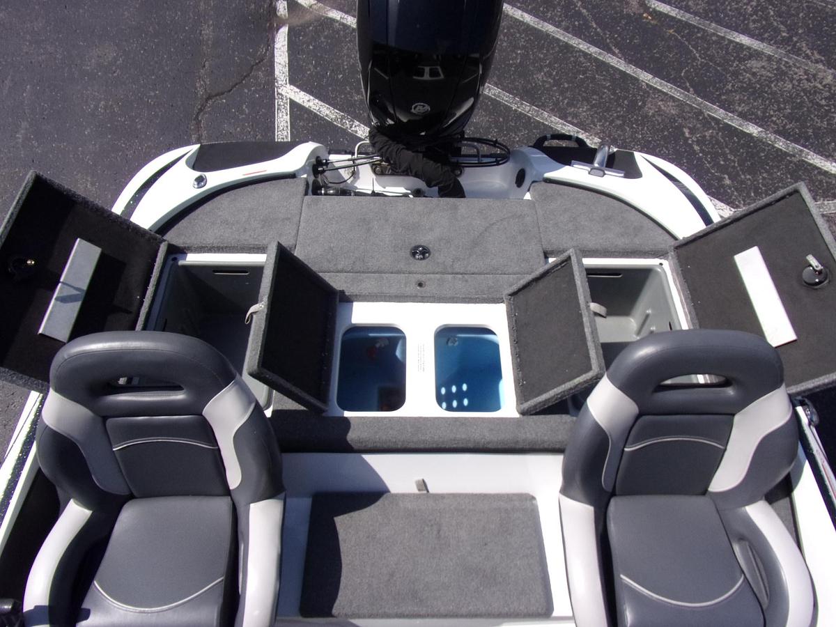 Used 2017 Nitro Z 18 DUAL CONSOLE with low hour MERCURY 150 4-stroke
