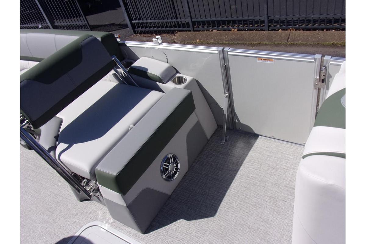 2025 Avalon Catalina 23' Quad Lounger Shift triple log with a Mercury 250 Pro XS