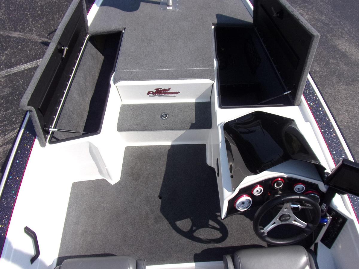 Used 2017 Bullet 20 XRD - with Spot Lock, turret pole, 3 units, Livescope and more