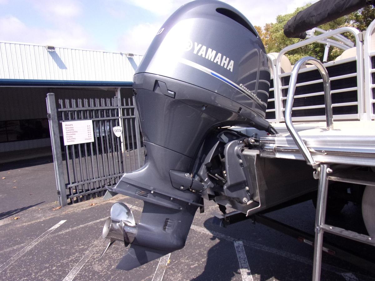 Used 2015 Bennington G 22 Triple Log with Yamaha 150 4-stroke