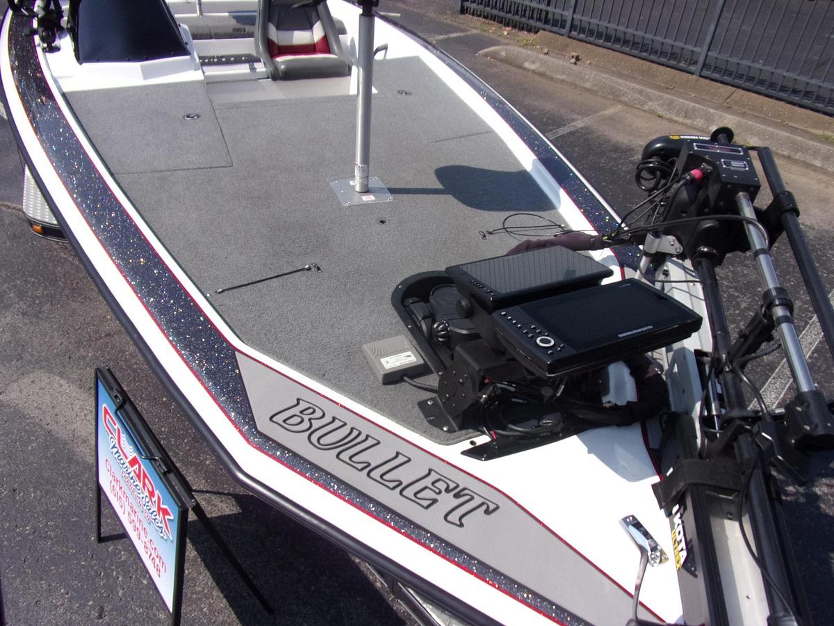 Used 2017 Bullet 20 XRD - with Spot Lock, turret pole, 3 units, Livescope and more