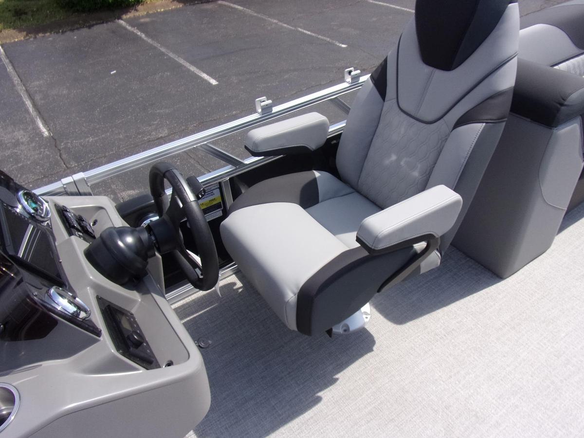 2026 Avalon Venture 85 Quad triple log with trailer