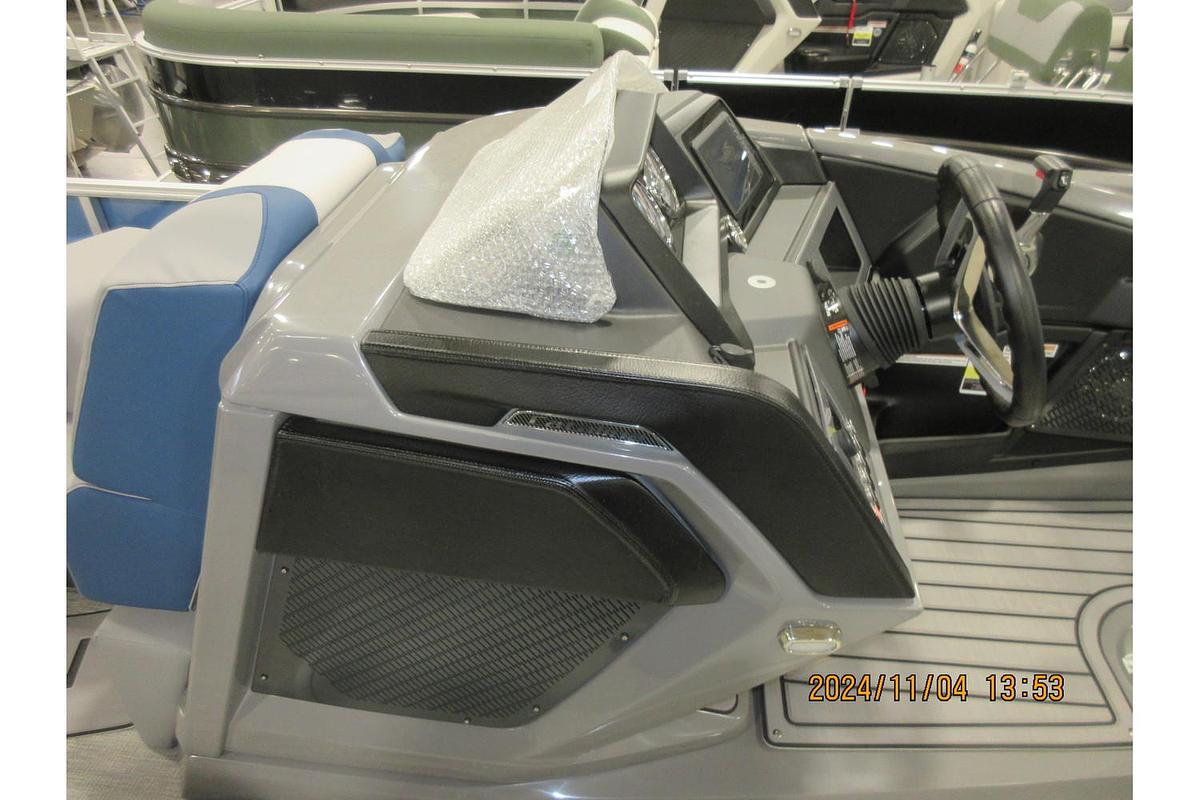 2025 Avalon Catalina 23' Quad Lounger triple log with Suzuki 250