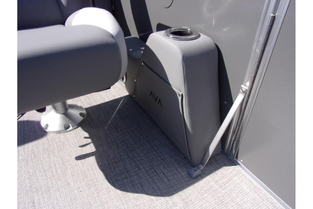 2025 Avalon Catalina 23' Quad Lounger triple log with Suzuki 250