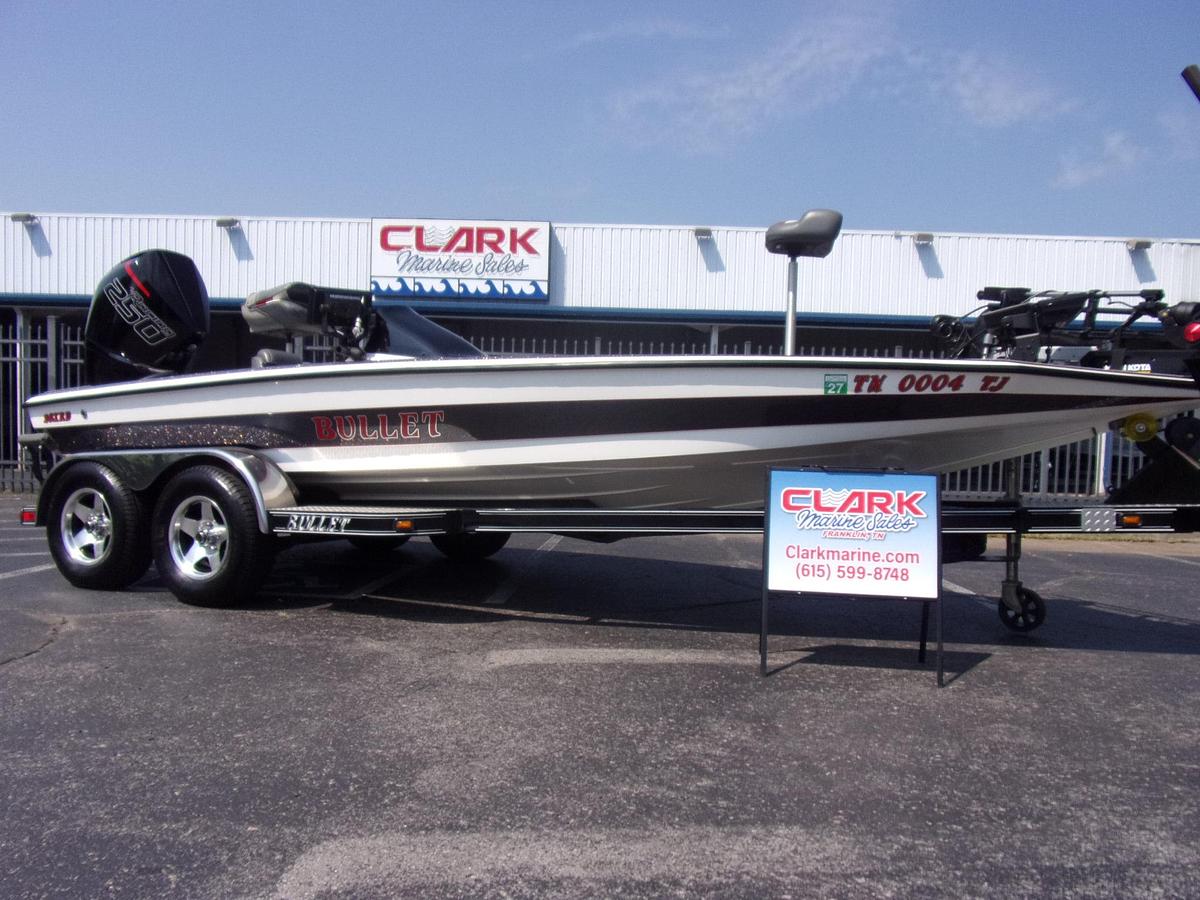 Used 2017 Bullet 20 XRD - with Spot Lock, turret pole, 3 units, Livescope and more