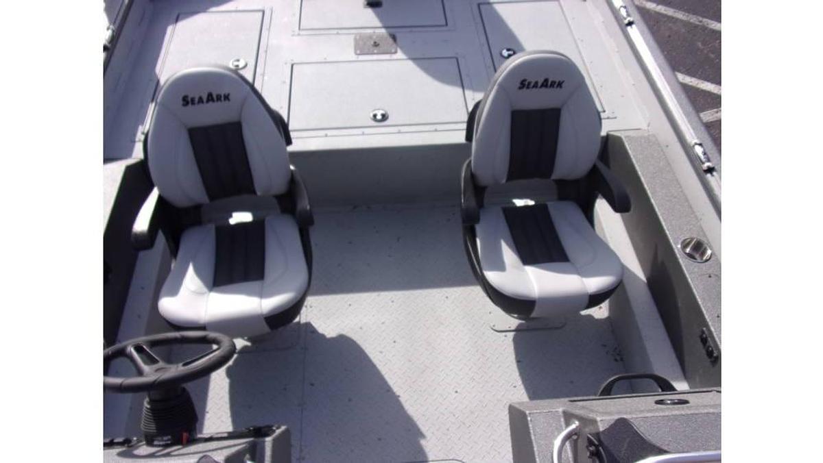 2026 SeaArk Big Easy with Suzuki DF 250 SS