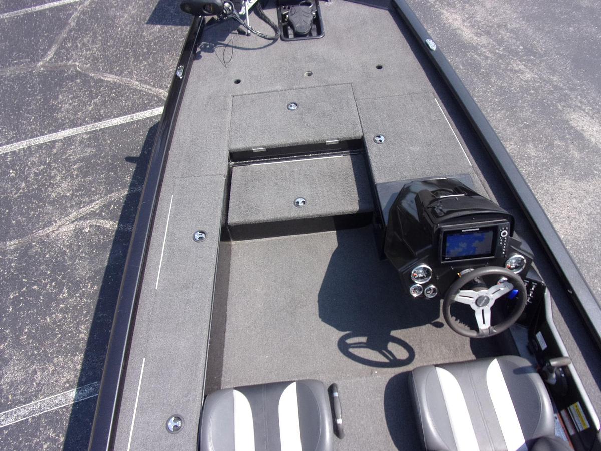 Used 2021 Vexus AVX 189 C with Mercury 115 Pro XS 4-stroke