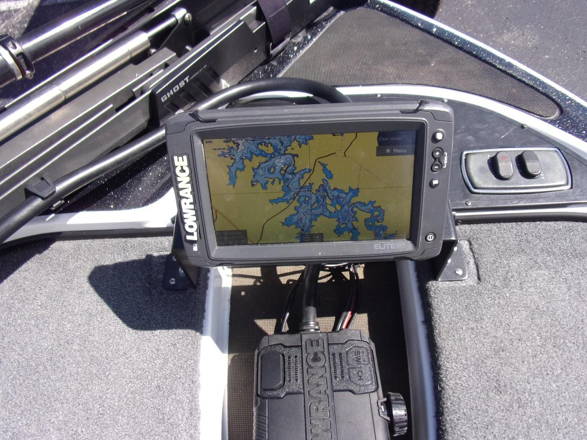 Used 2017 Nitro Z 18 DUAL CONSOLE with low hour MERCURY 150 4-stroke