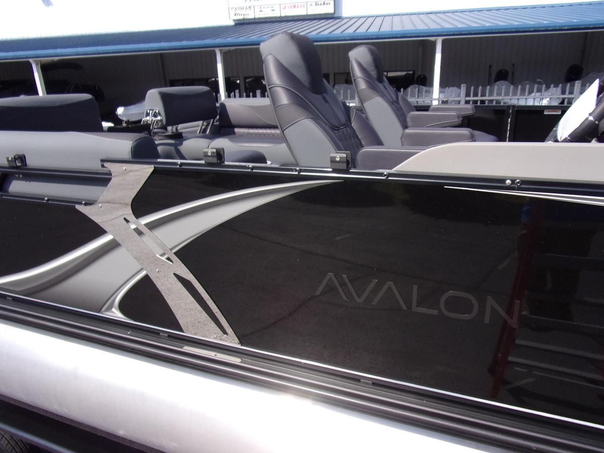 2026 Avalon 23 LSZ Quad Lounger Shift triple log with Suzuki DF 250 SS 4-stroke