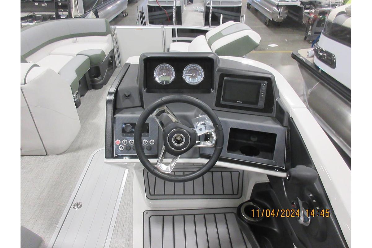 2025 Avalon Catalina 23' Quad Lounger Shift triple log with a Mercury 250 Pro XS
