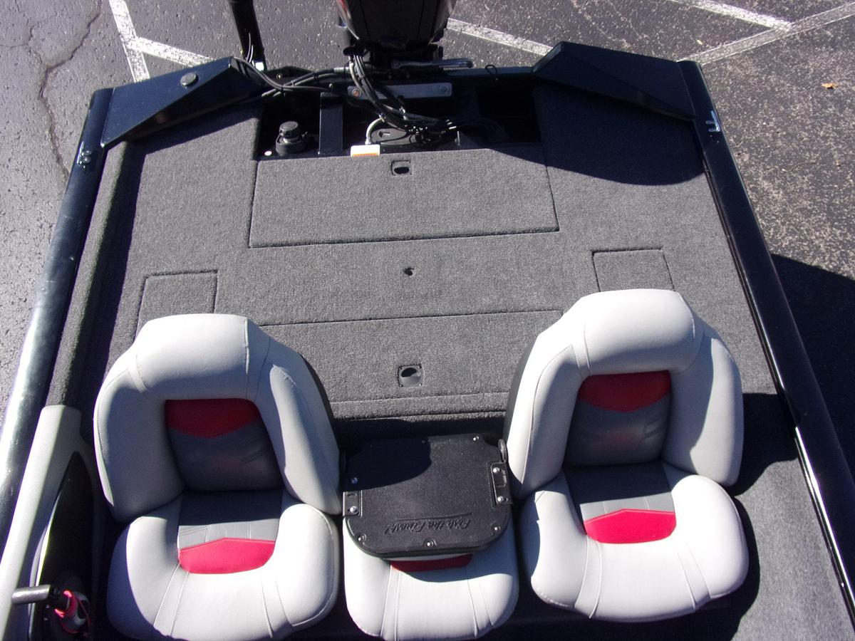 Used 2017 Tracker 175 TXW with Mercury 75 4-stroke, brand new carpet, Garmin 93 SV and Power Pole