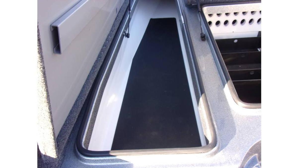 Used 2022 Caymas CX 21