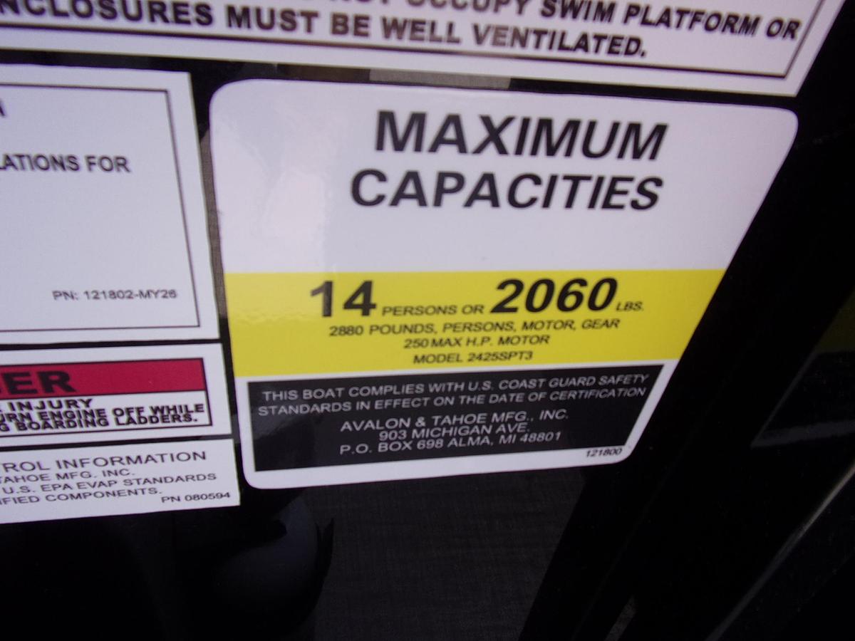 2026 Avalon 23 LSZ Quad Lounger Shift triple log with Suzuki DF 250 SS 4-stroke