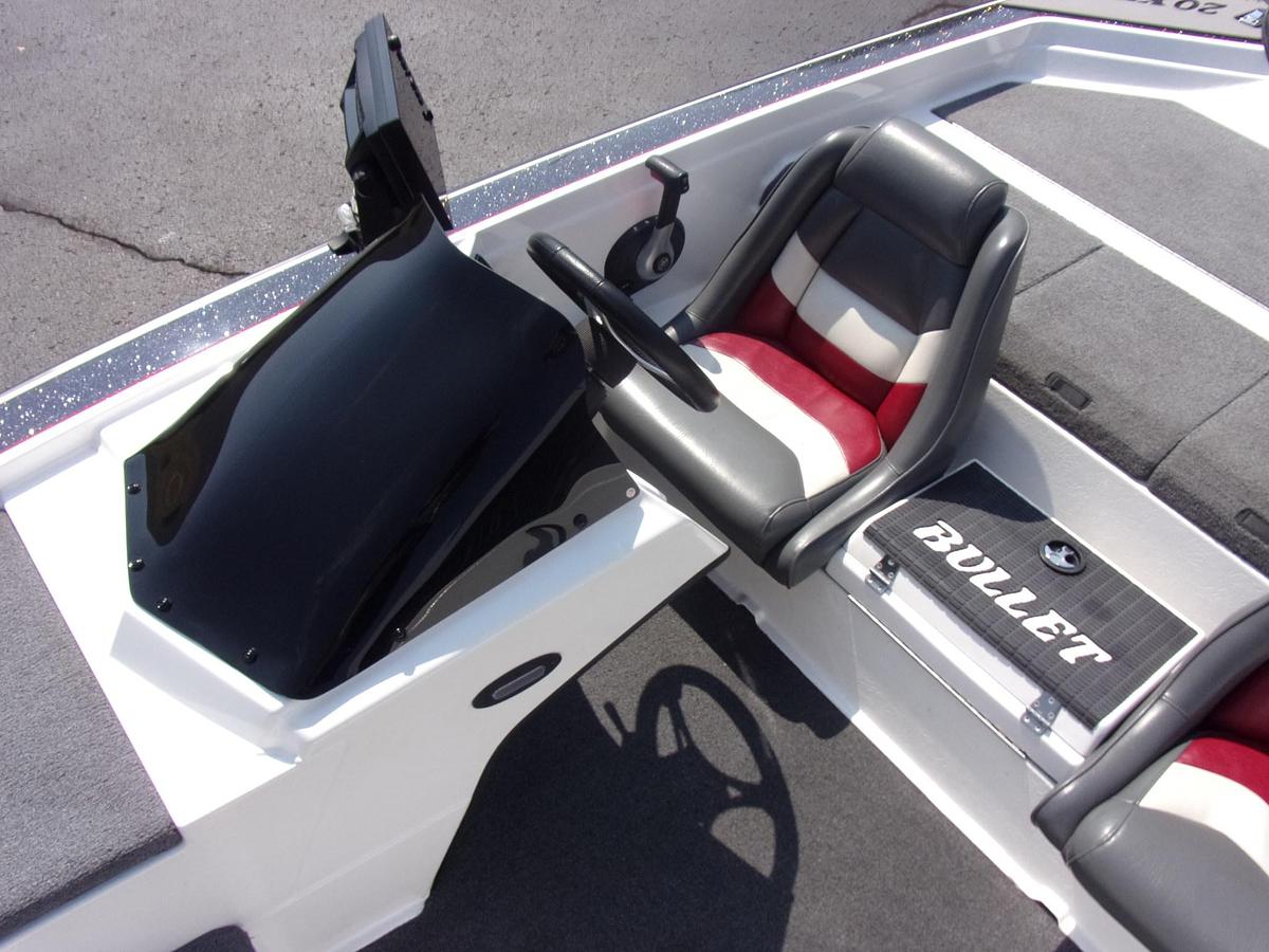 Used 2017 Bullet 20 XRD - with Spot Lock, turret pole, 3 units, Livescope and more