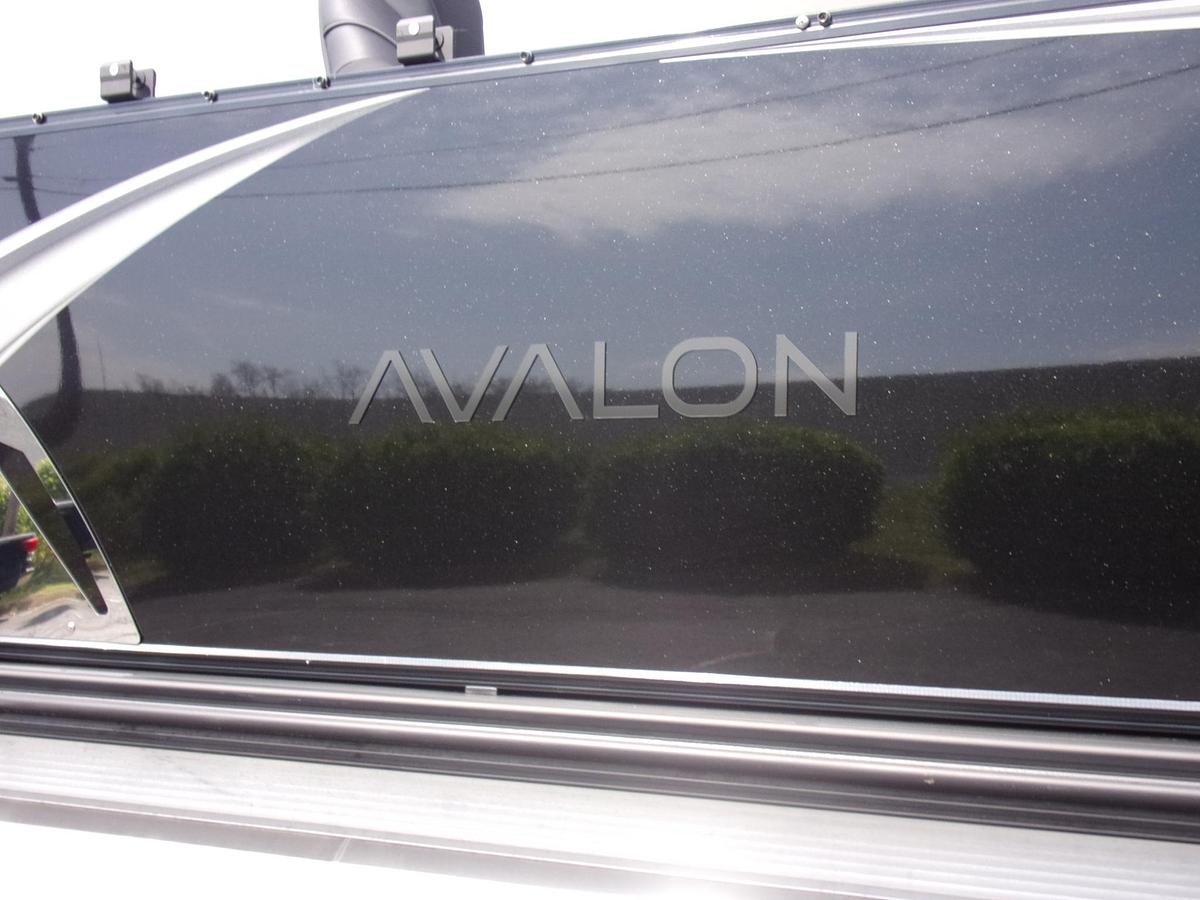 2026 Avalon 23 LSZ Quad Lounger Shift triple log with Suzuki DF 250 SS 4-stroke