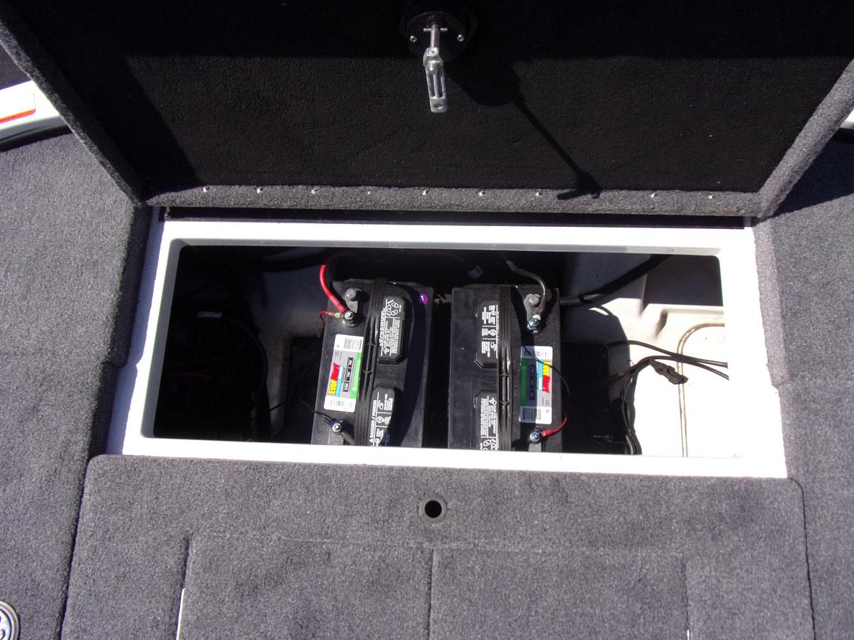 Used 2017 Nitro Z 18 DUAL CONSOLE with low hour MERCURY 150 4-stroke