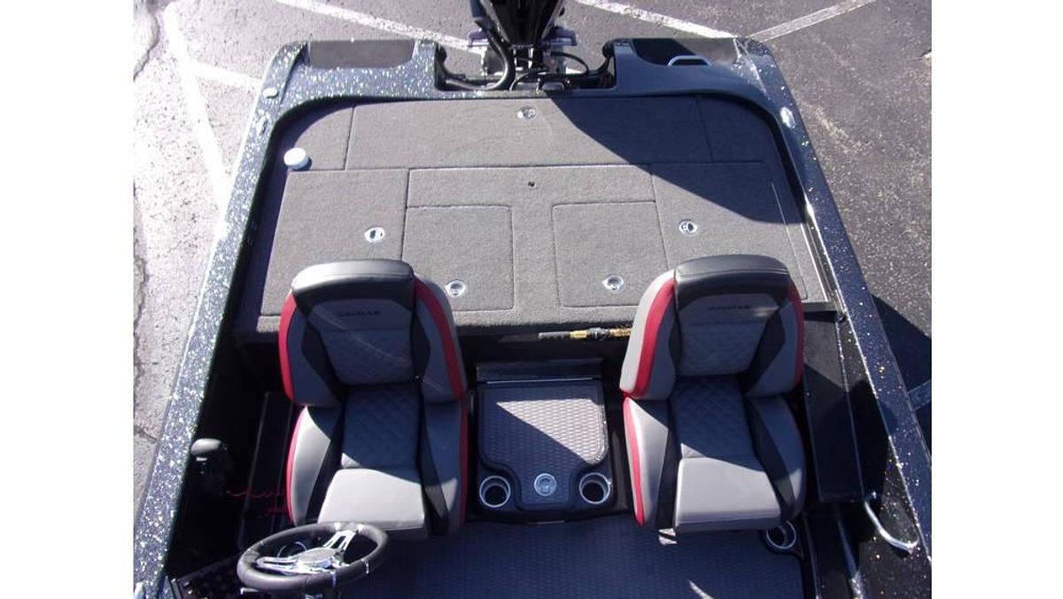 Caymas NEW 2023 CX 19 with a Mercury 225 Pro XS