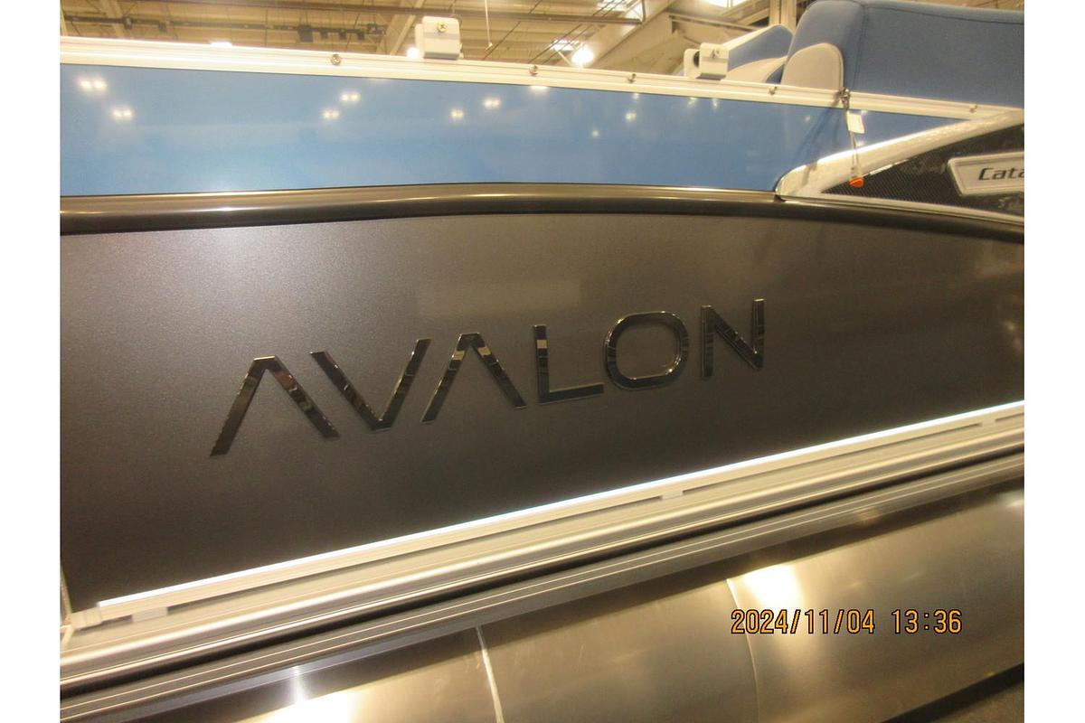 2025 Avalon Catalina 23' Quad Lounger triple log with Suzuki 250