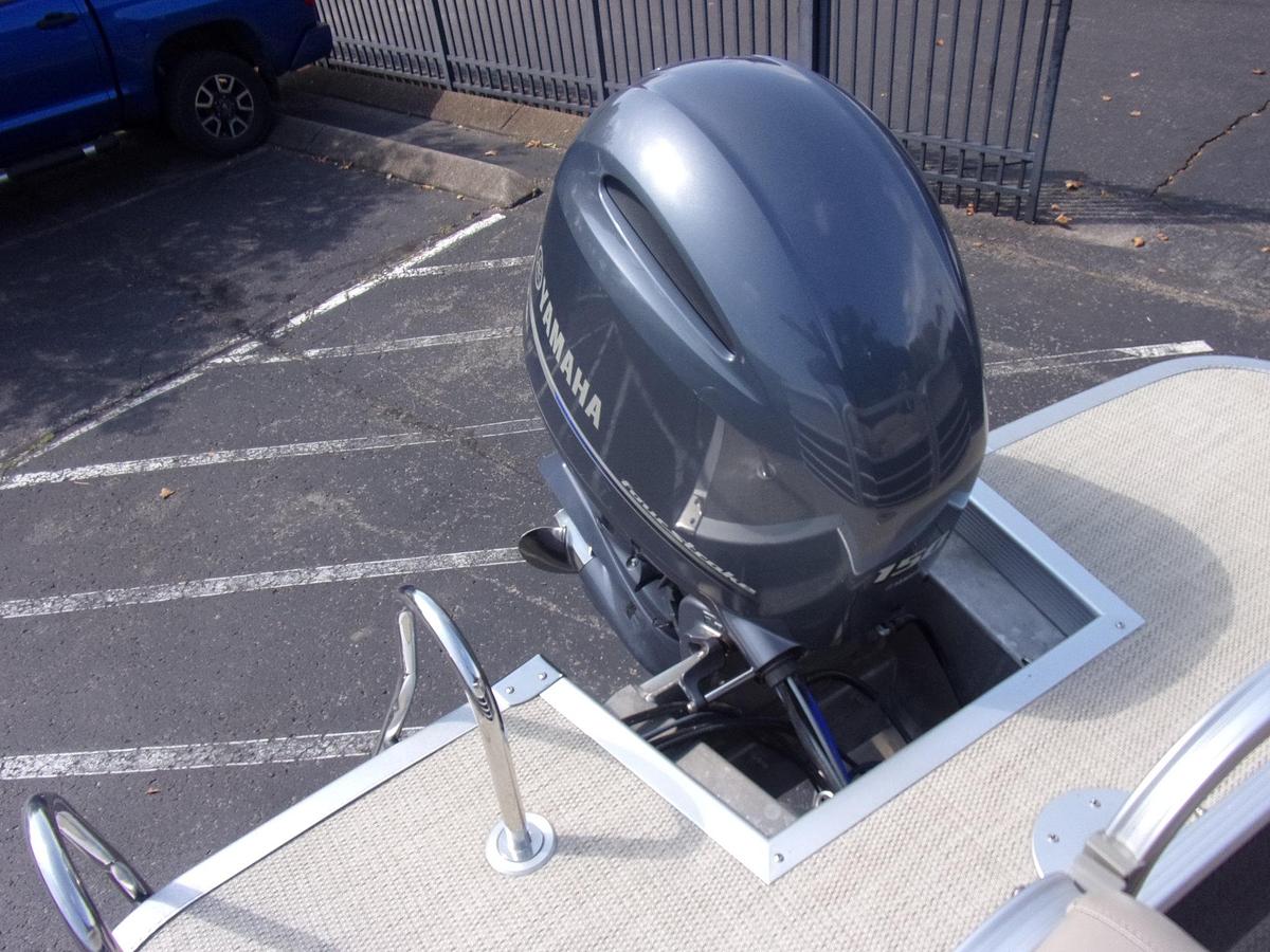 Used 2015 Bennington G 22 Triple Log with Yamaha 150 4-stroke