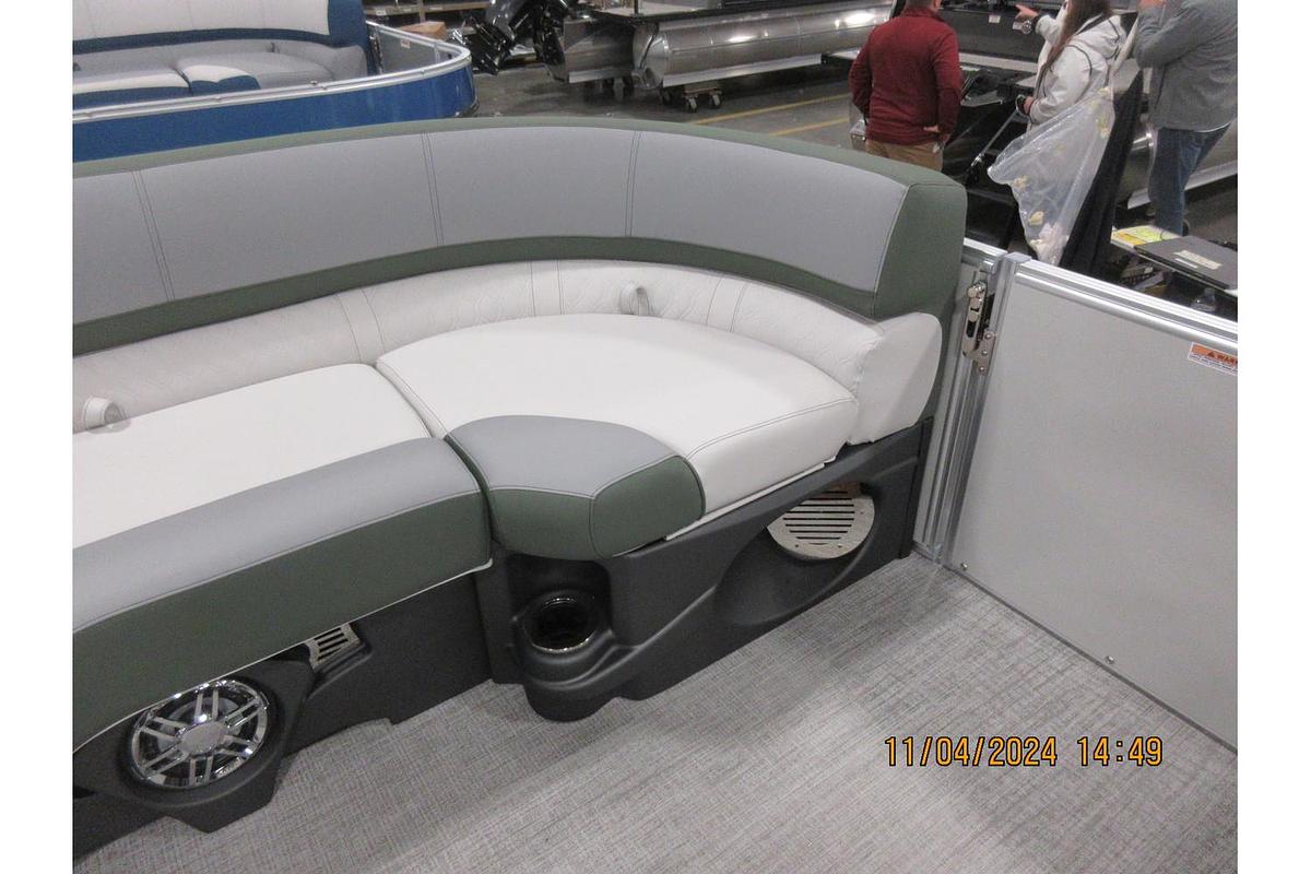 2025 Avalon Catalina 23' Quad Lounger Shift triple log with a Mercury 250 Pro XS