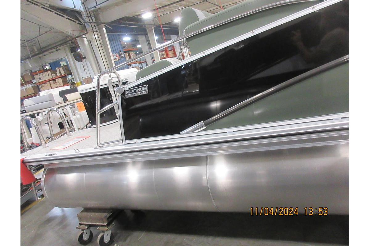 2025 Avalon Catalina 23' Quad Lounger Shift triple log with a Mercury 250 Pro XS