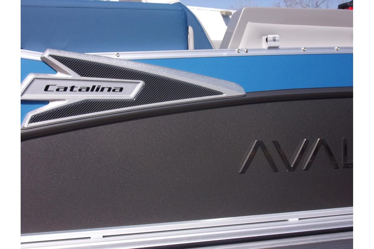 2025 Avalon Catalina 23' Quad Lounger triple log with Suzuki 250
