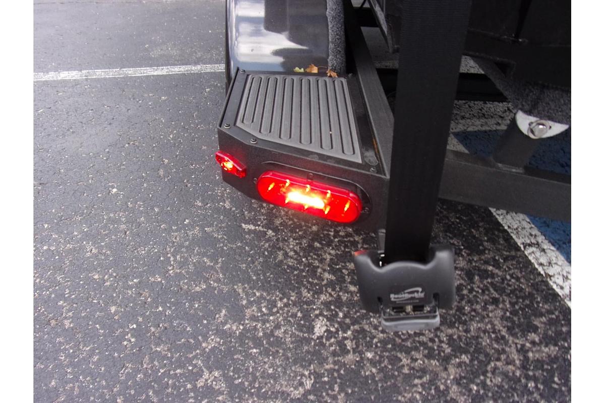 2026 Vexus AVX 2100 Blackout